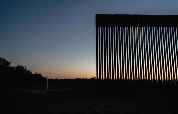 Texas constrói próprio muro na fronteira com o México