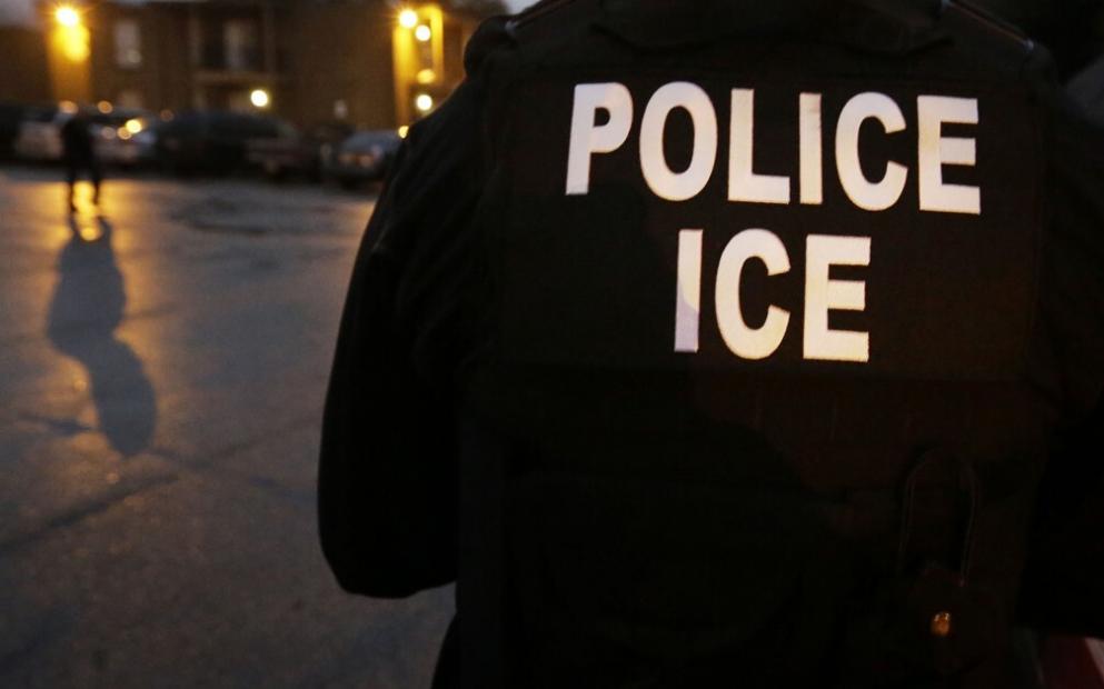 Ativistas da imigração acusam LexisNexis de vender dados pessoais ao ICE