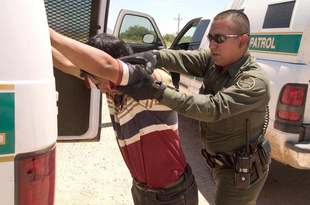 Border Patrol prende uma média de 3 mil imigrantes todos os dias na fronteira