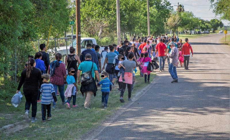 Organização pró-imigrantes procura os pais de 545 crianças separadas na fronteira
